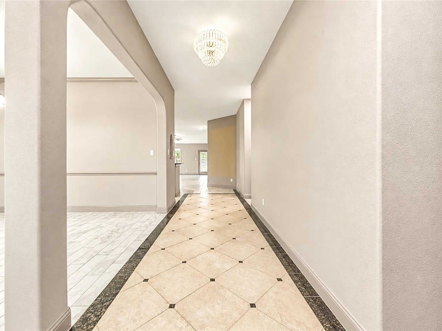 3 bed, 2.5 bath, 2446 sqft, $2,500 — Photo 4