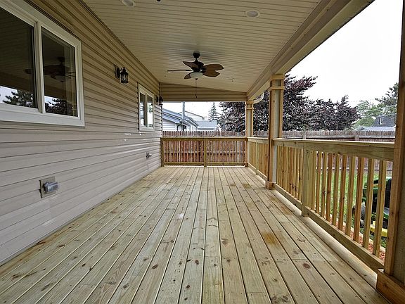 3rd image of 7925 W 82nd Pl