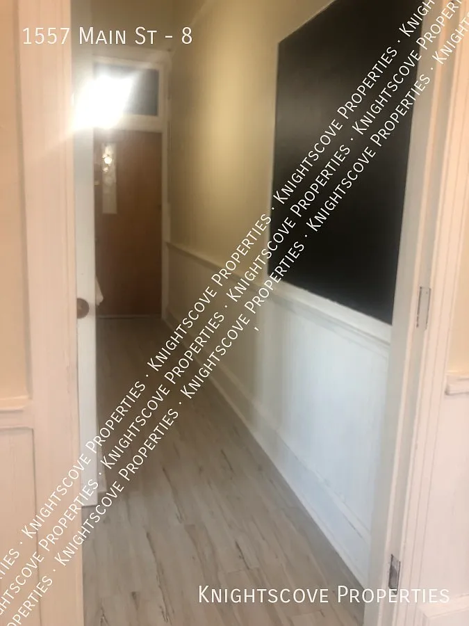 Small 2nd floor, 1 bedroom apt in beautiful historic building, Quiet setting — Photo 1