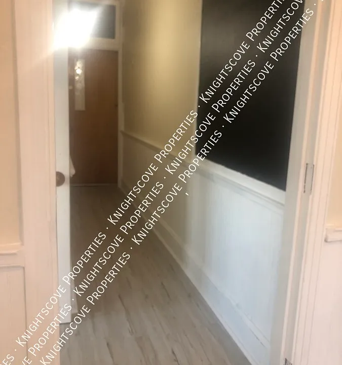 1557 Main St #8