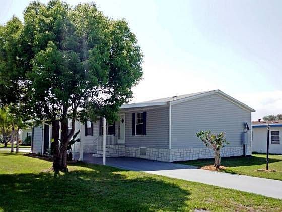 1st image of 867 Hawthorn Cir