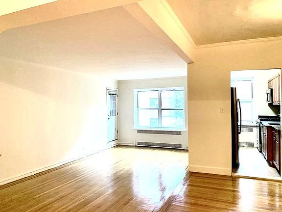 4th image of 6864 Yellowstone Blvd APT B33