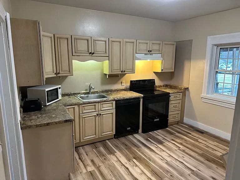 331 W Main St — Photo 12