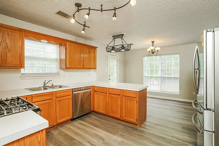 3 bed, 2.5 bath, 1415 sqft, $1,595 — Photo 3
