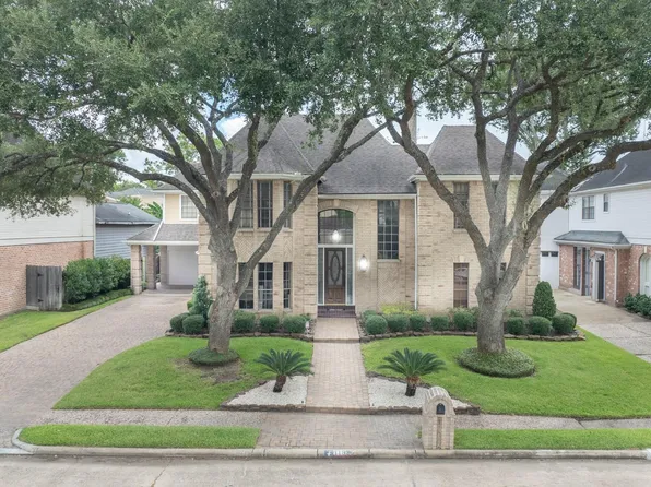 11926 Carriage Hill Dr, Houston, TX 77077