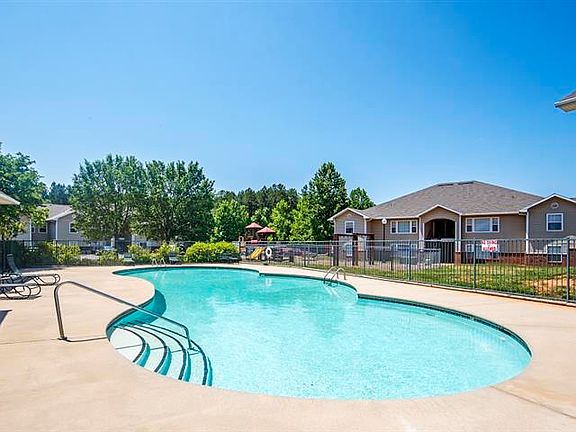 3rd image of 100 Laurel Pointe Cir #11577979