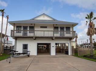 306 Paradise Dr, Tiki Island, TX 77554
