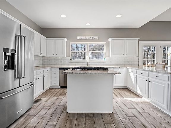 3rd image of 5741 Willow Lake Dr