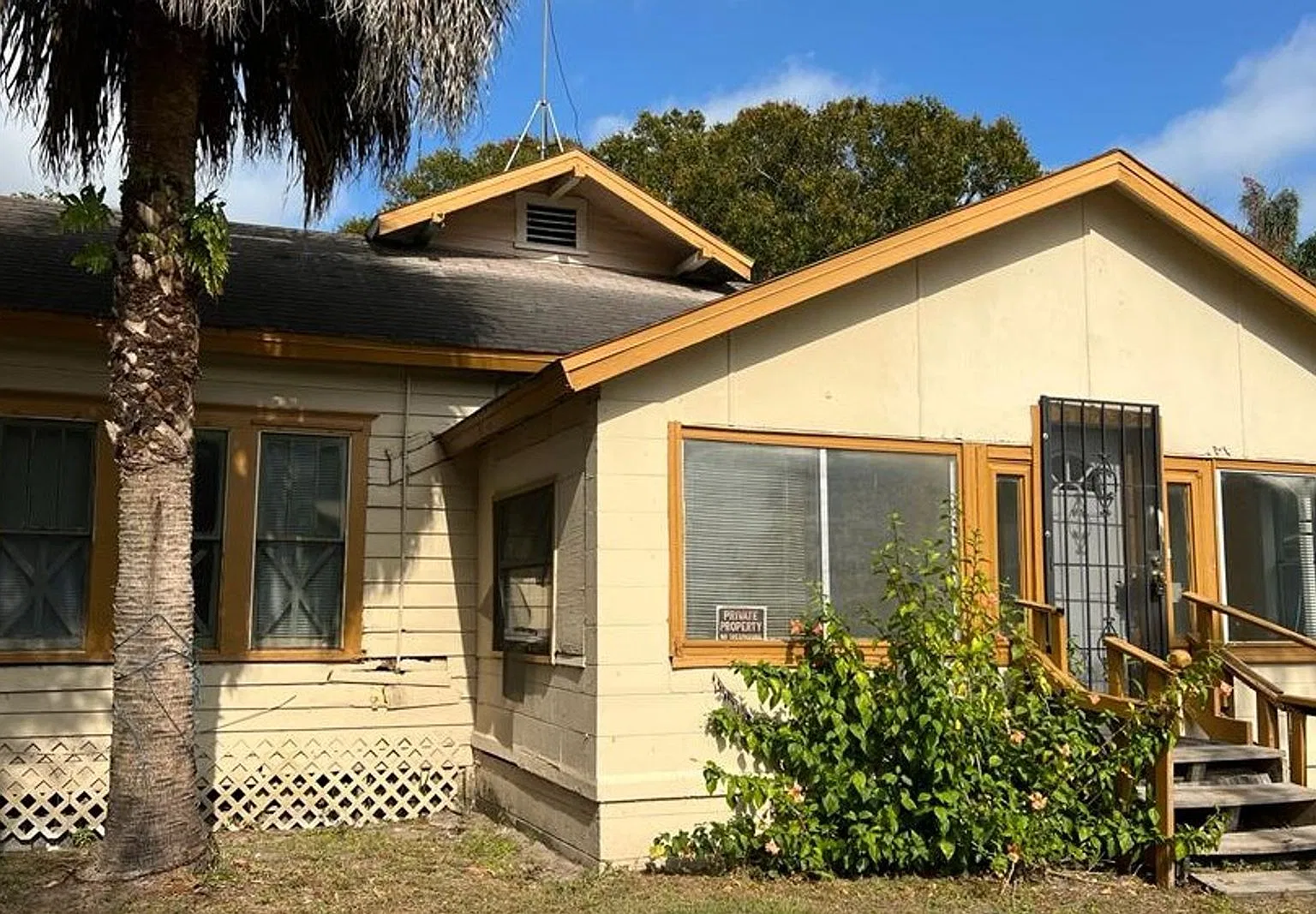 Massive 12BR Home in Orlando Ideal for Large Households or Shared Living! — Photo 1