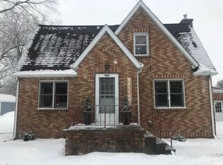 1221 Somonauk St, Sycamore, IL 60178