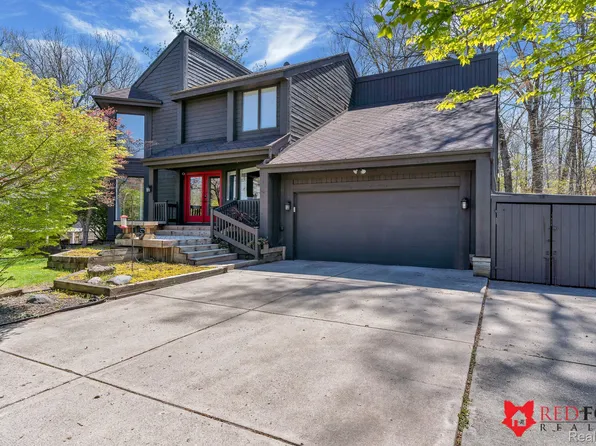 6101 Oakpark Trl, Haslett, MI 48840