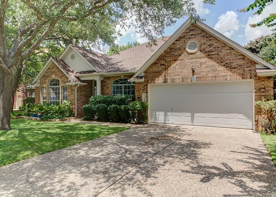 1st image of 1120 Oaklands Dr
