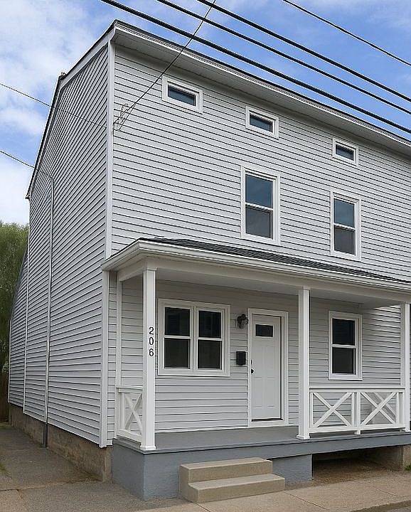 2nd image of 206 W Laurel St