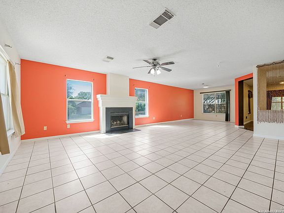 5th image of 15711 WALNUT CREEK DR