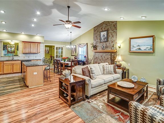 4th image of 6204 Oakvale St