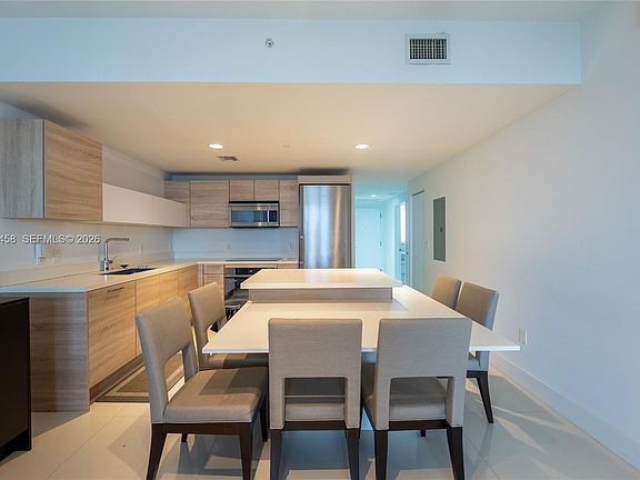 3rd image of 16385 Biscayne Blvd #3117