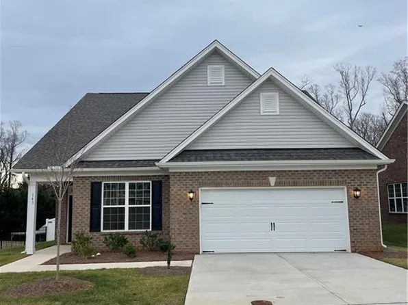 143 Crestland Dr, Kernersville, NC 27284