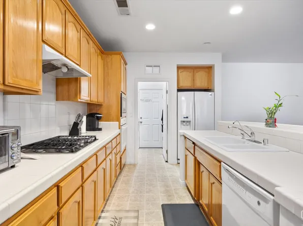 5303 Tangerine Dream Ln, Bakersfield, CA 93311