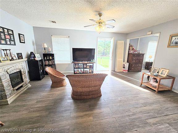 3rd image of 107 Ellis Loop