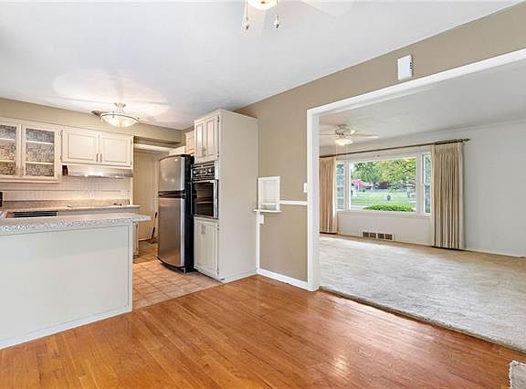 3rd image of 6001 W 67th St