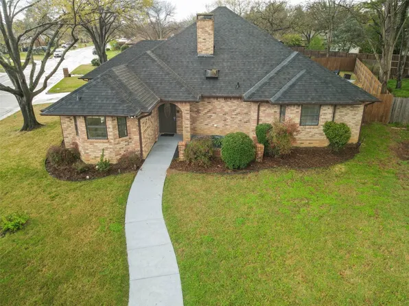 928 Kingston Dr, Mansfield, TX 76063