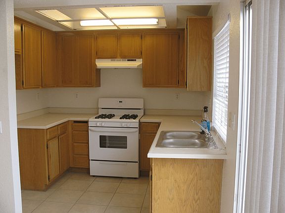 3rd image of 13394 Nutmeg St