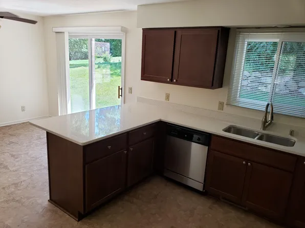 9 Grand Canyon Ct, Madison, WI 53705