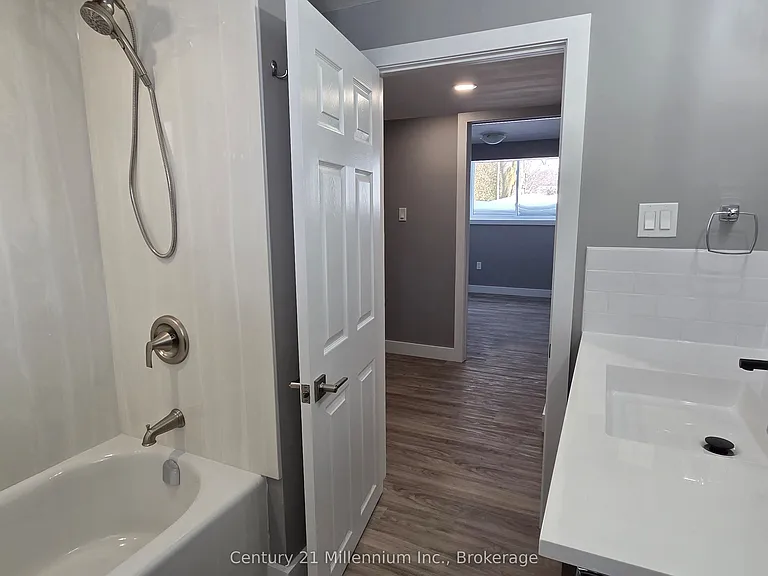 398 Kingsway St E #2 — Photo 13