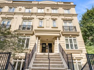 98 Carr St #TOWNHOUSE 5, Toronto, ON M5T1B7