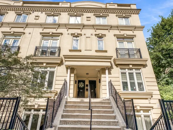 98 Carr St #Townhouse 5, Toronto, ON M5T 1B7