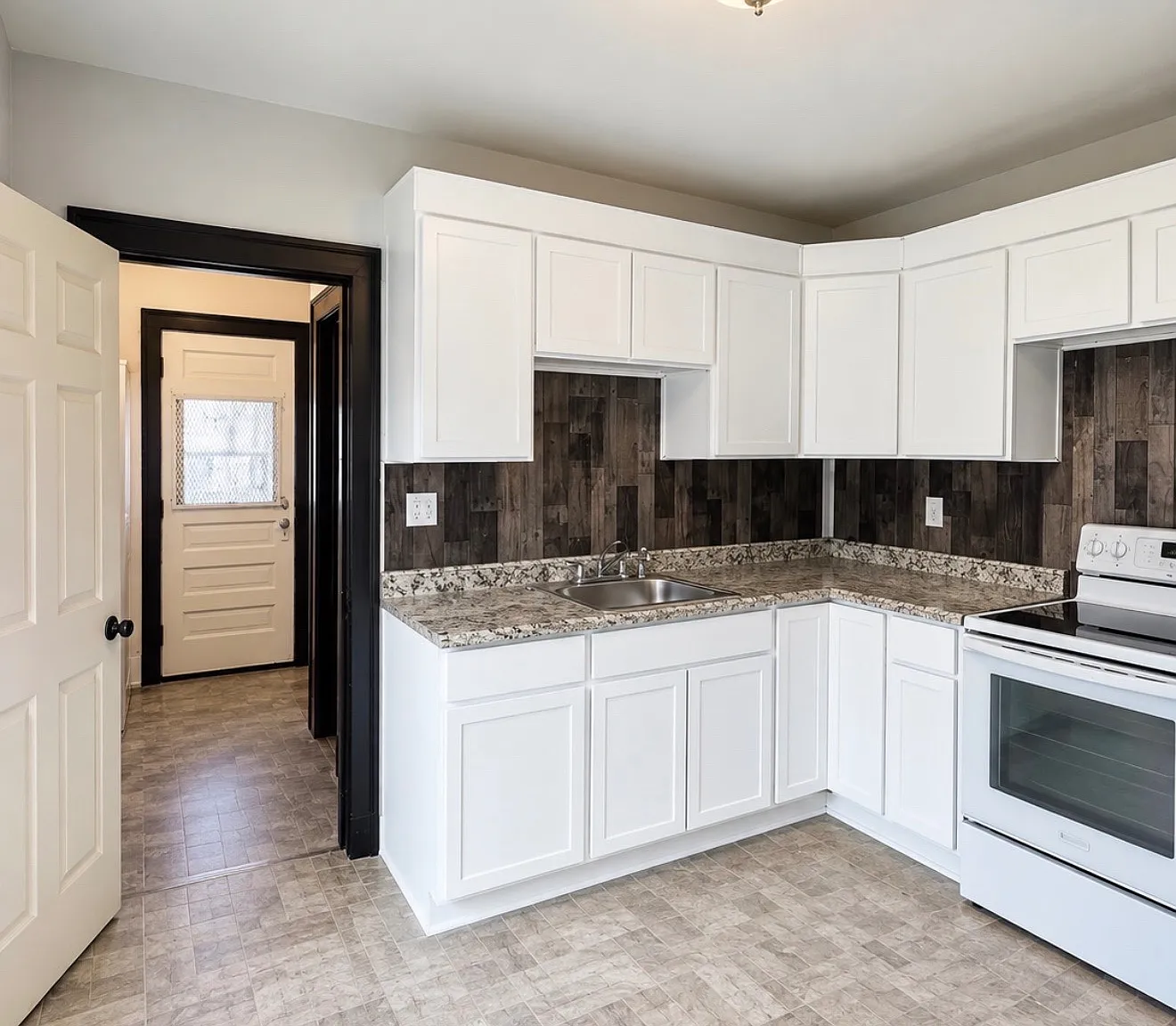 3 bed, 2.0 bath, 1600 sqft, $1,400 — Photo 3