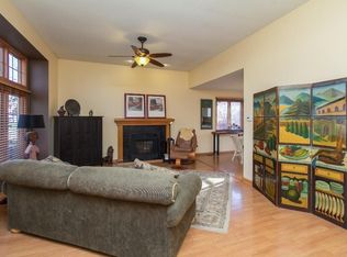 14982 Hawthorn Dr, Clive, IA 50325