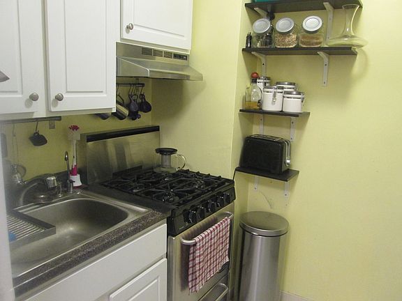 3rd image of 530 Riverdale Ave APT 6K