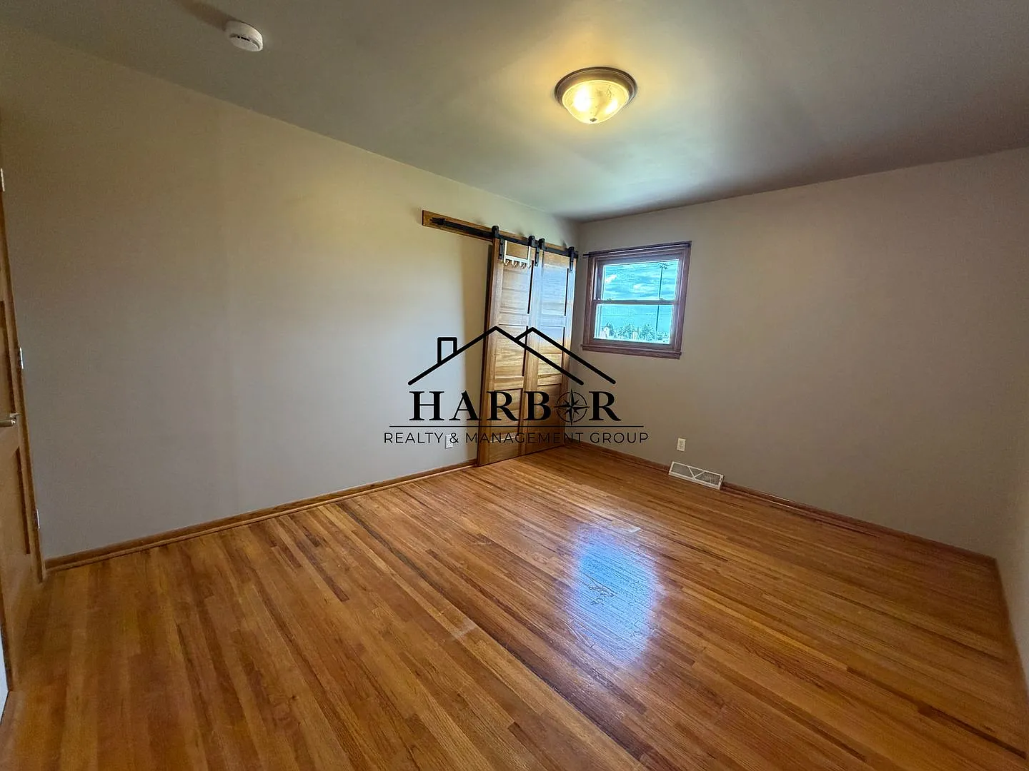 *1/2 Off First Months Rent* Spacious 3BR Home with 2-Stall Garage & Private Deck in Kasson — Photo 4