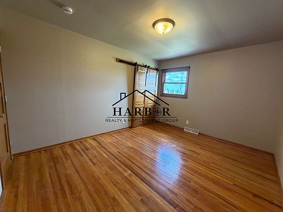 4th image of 504 16th St NE