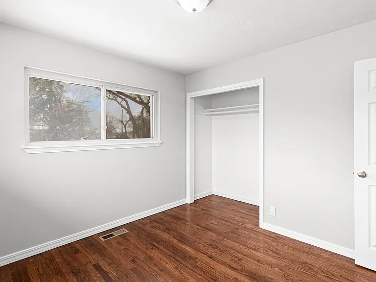 4264 S 1100 E — Photo 17
