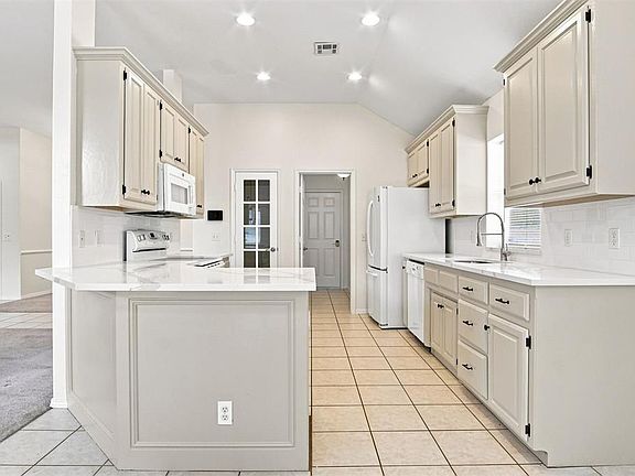 5th image of 8312 NW 75th St