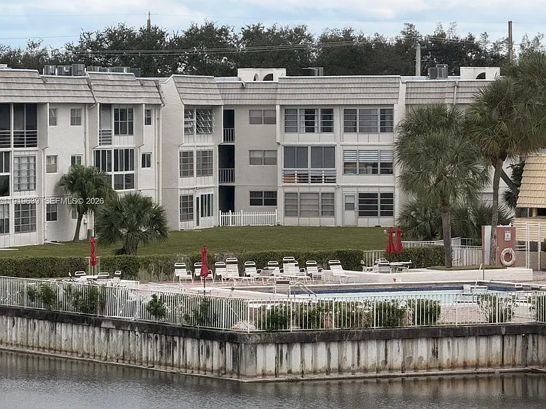 8220 Sunrise Lakes Blvd #309 — Photo 2