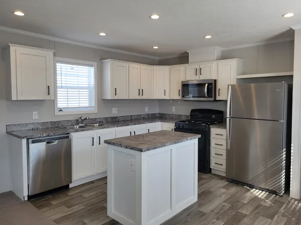 38060 Leverette, Clinton Township, MI 48038