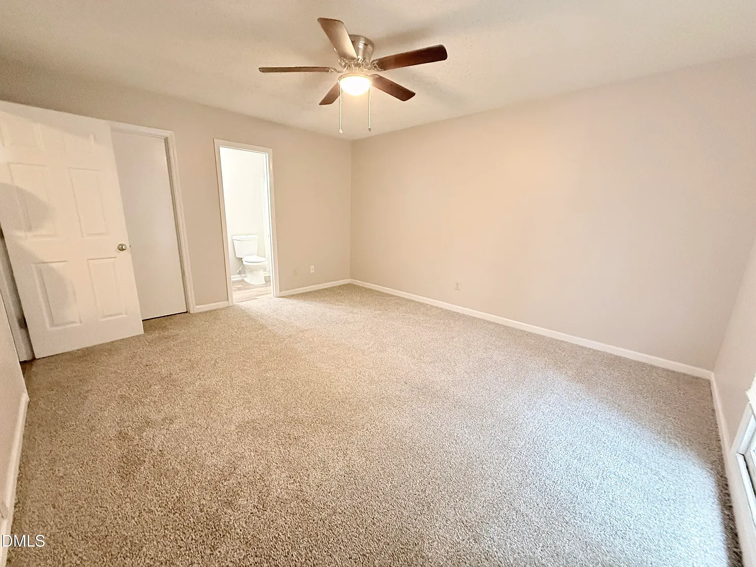1 bed, 1.0 bath, 670 sqft, $935 — Photo 2