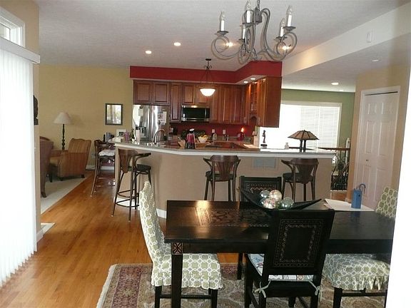 3rd image of 210 Ashbury Ct