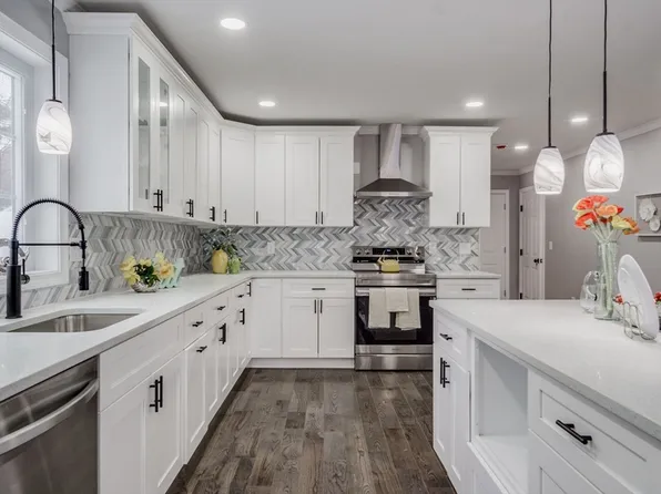 11 Fox Farms Rd, Feeding Hills, MA 01030