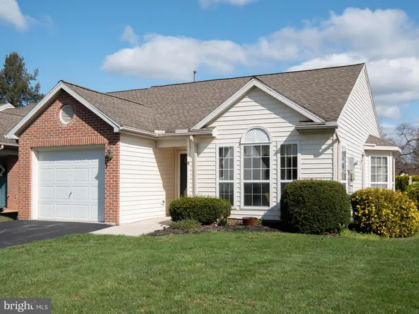 8 Tunbridge Ln, Carlisle, PA 17015
