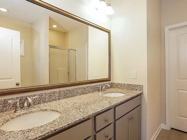 224 Bainbridge Dr — Photo 11