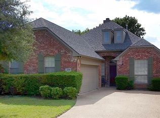 6909 Levelland Rd, Dallas, TX 75252