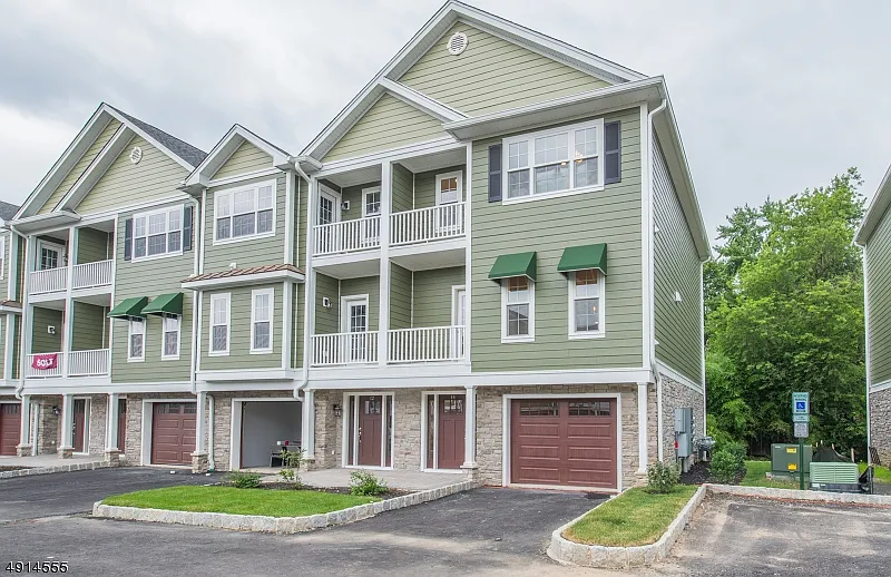 3 bed, 2.5 bath, 2100 sqft, $4,700 — Photo 1