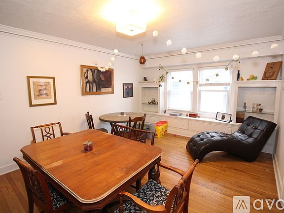 2nd image of 1424 W 75th St #1424