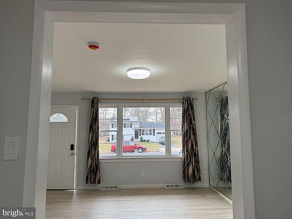 4th image of 4529 Robin Rd