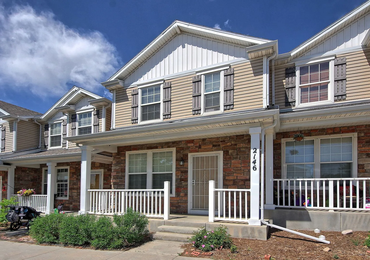 Beautiful 2 Bedroom Townhome with Mountain Views in The Bluffs at Springs Creek! — Photo 1