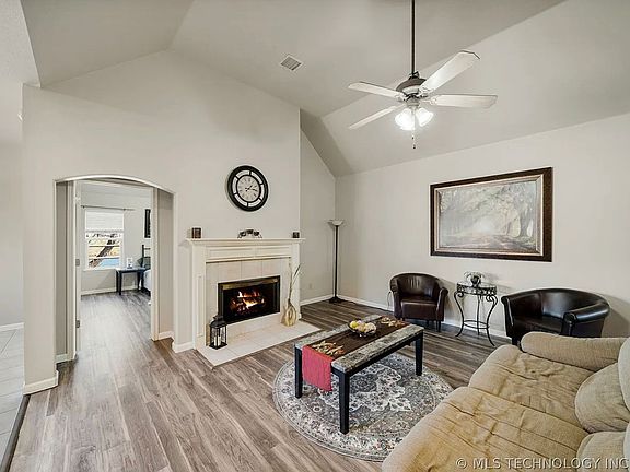 5th image of 10305 N 116th East Ct